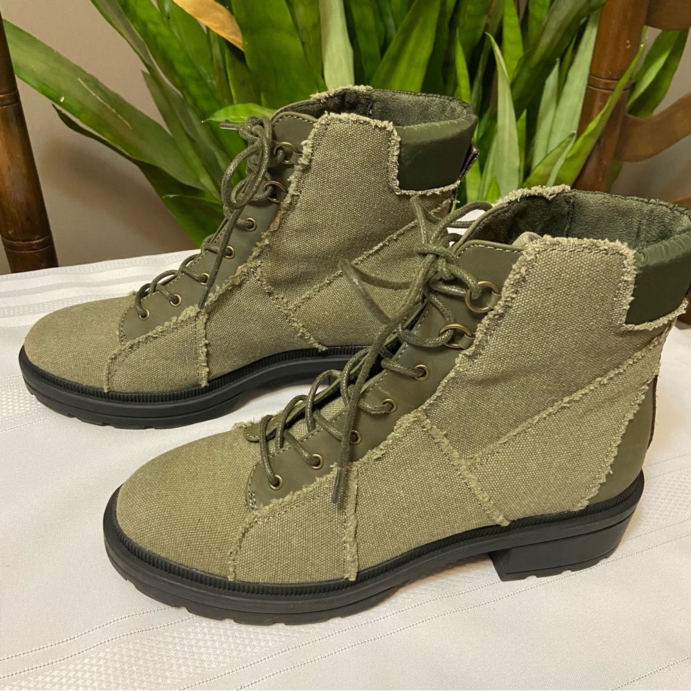 Rocket Dog Naturally Distressed Canvas Womens Green Boots Like New! Size 10